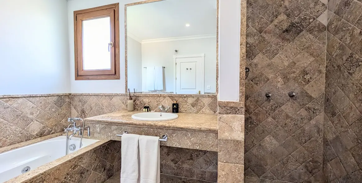 Продажа дома на две семьи в El Paraiso 29