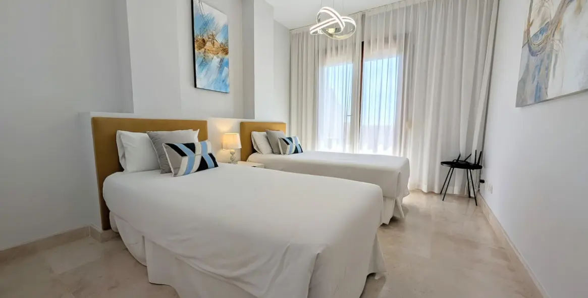 Продажа дома на две семьи в El Paraiso 30