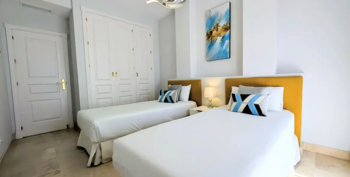 Продажа дома на две семьи в El Paraiso 31