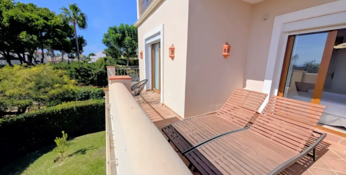 Продажа дома на две семьи в El Paraiso 32