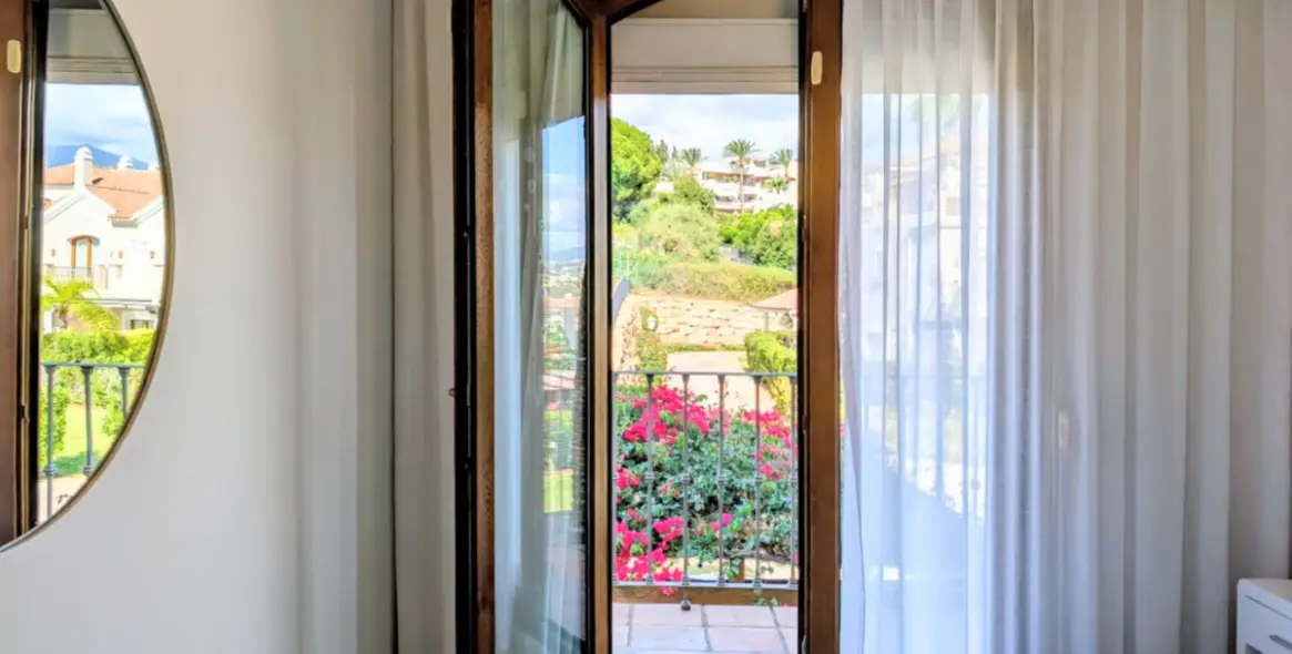 Продажа дома на две семьи в El Paraiso 36