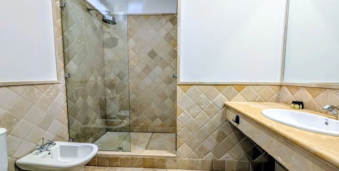 Продажа дома на две семьи в El Paraiso 40