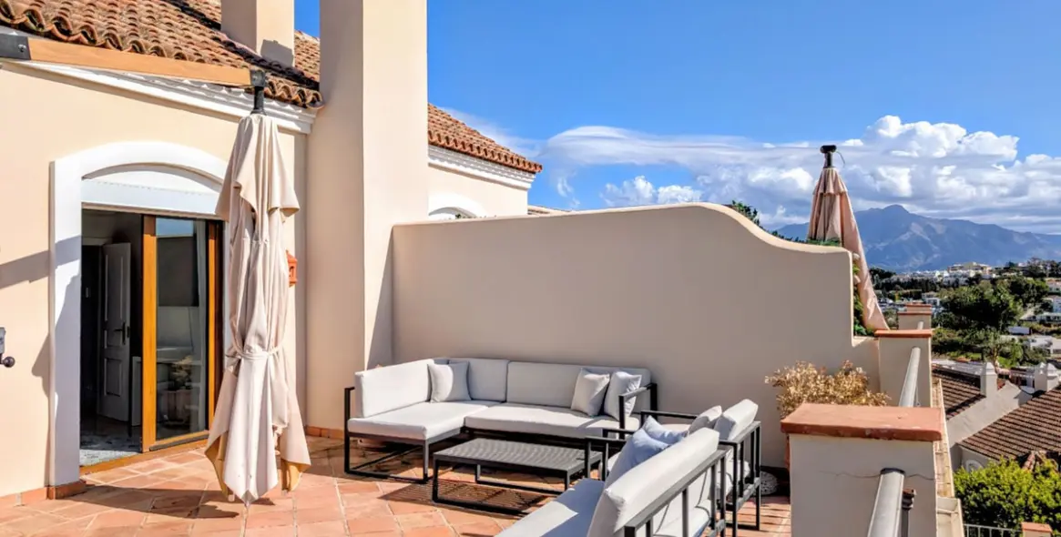 Продажа дома на две семьи в El Paraiso 42