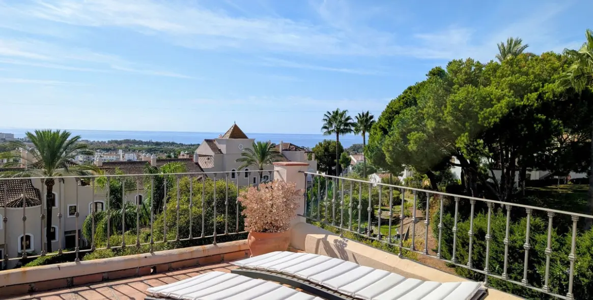 Продажа дома на две семьи в El Paraiso 44