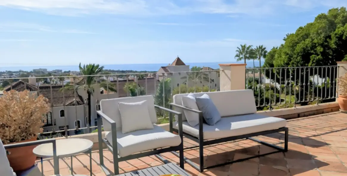 Продажа дома на две семьи в El Paraiso 45