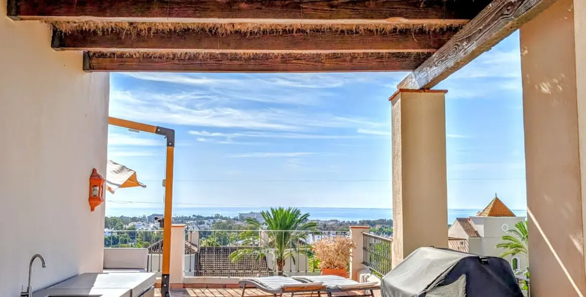 Продажа дома на две семьи в El Paraiso 46