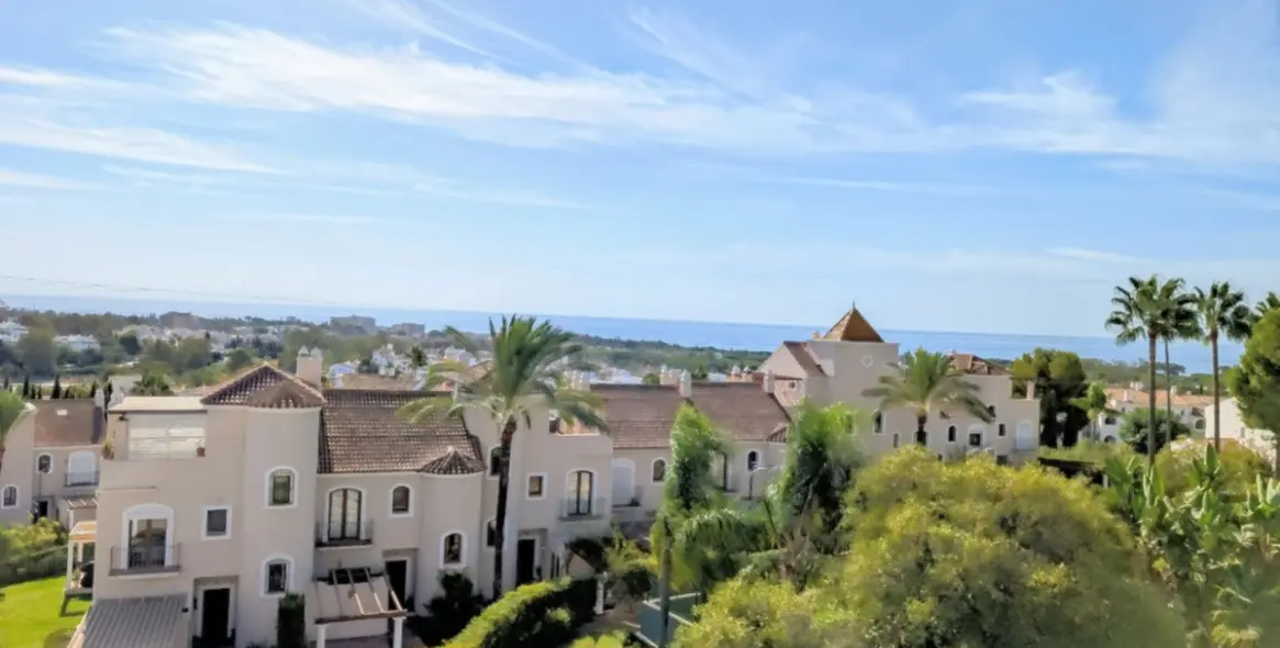 Продажа дома на две семьи в El Paraiso 47