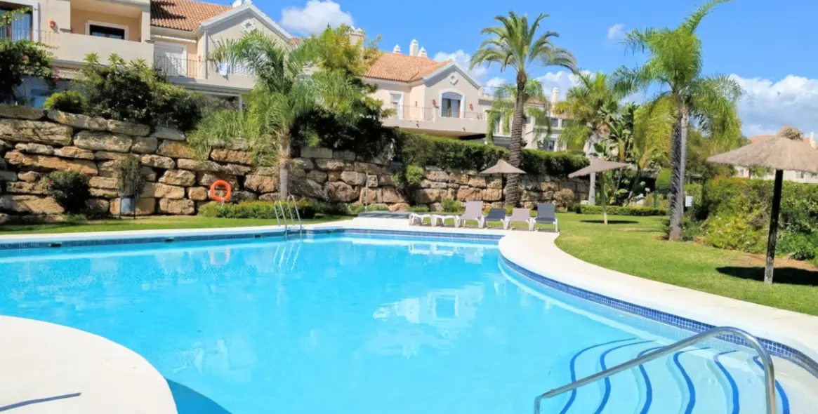 Продажа дома на две семьи в El Paraiso 48