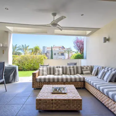 Venta de apartamento en planta baja en The Golden Mile