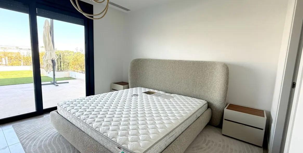 Alquiler a largo plazo de apartamento en planta baja en Atalaya 9