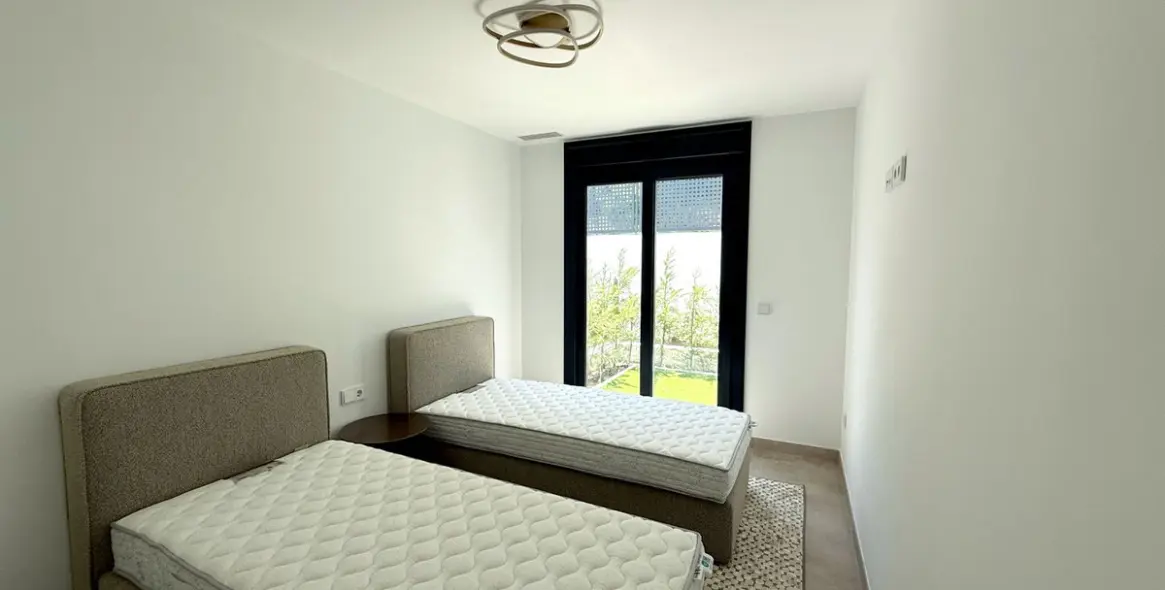 Alquiler a largo plazo de apartamento en planta baja en Atalaya 10