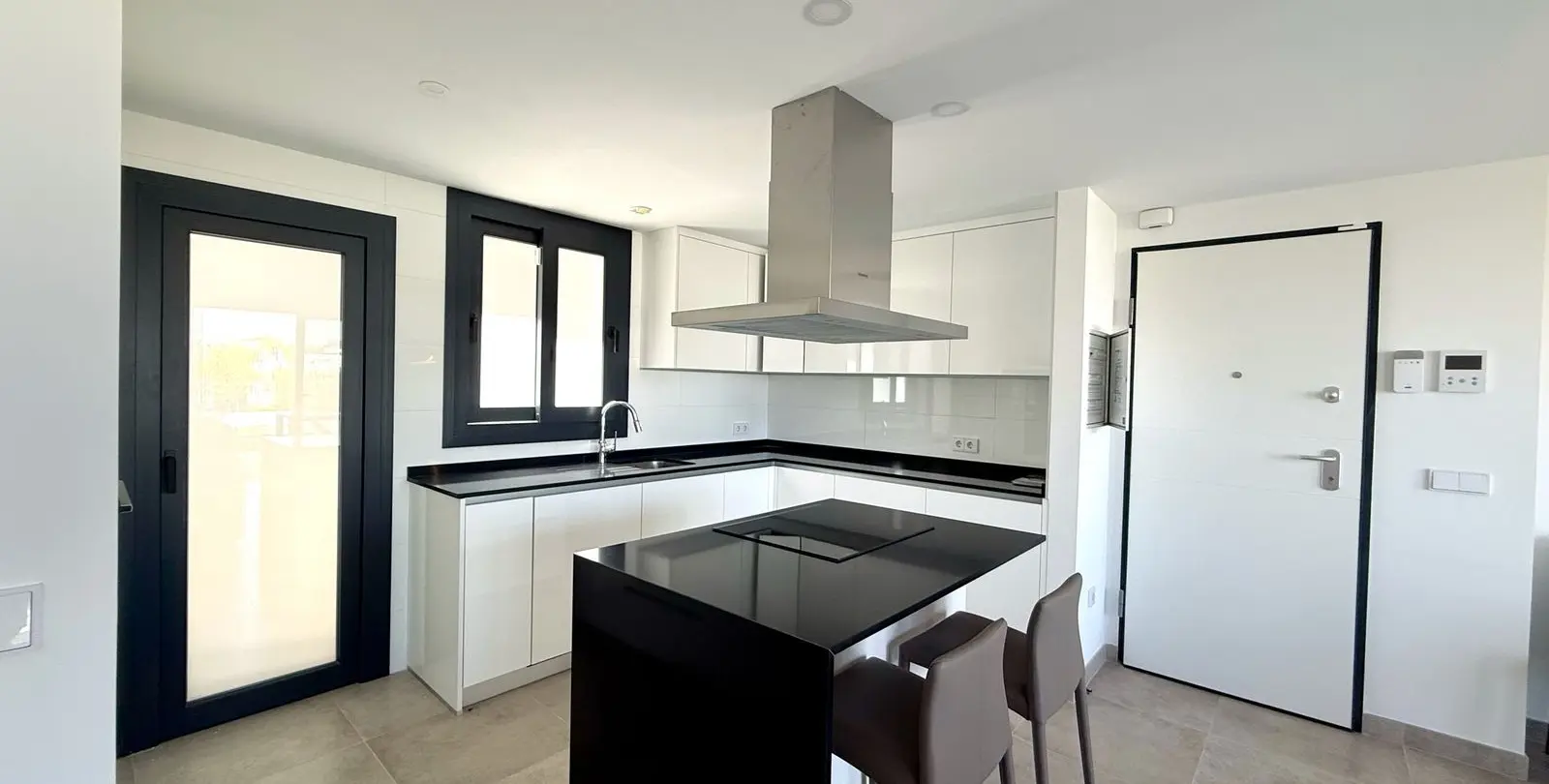 Long-term rent of ground floor apartment in Atalaya 1