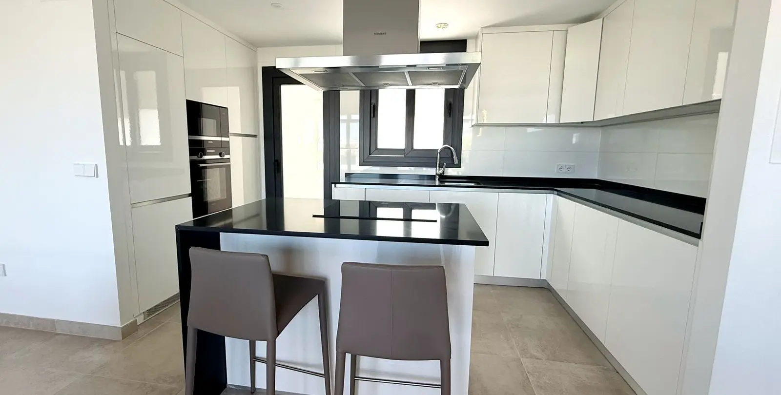 Long-term rent of ground floor apartment in Atalaya 2
