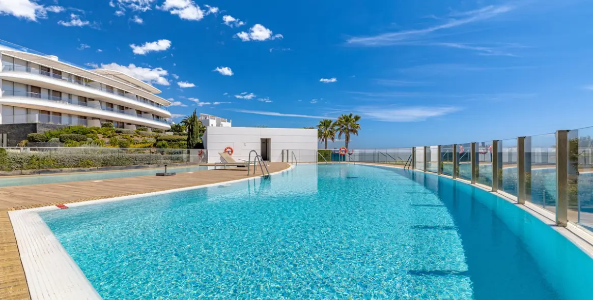 Продажа апартаментов на среднем этаже в Estepona 1