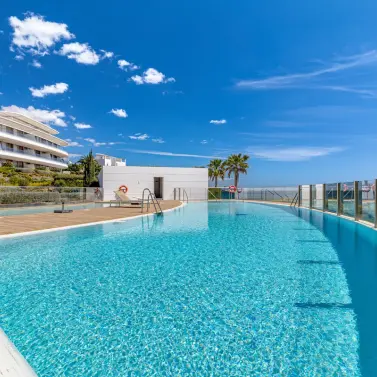 Venta de apartamento en planta media en Estepona