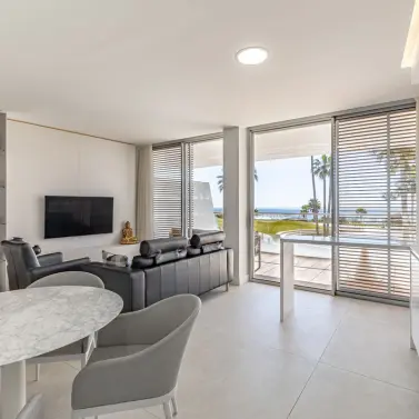 Venta de apartamento en planta media en Estepona
