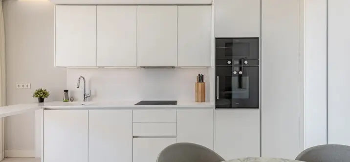 Venta de apartamento en planta media en Estepona 3