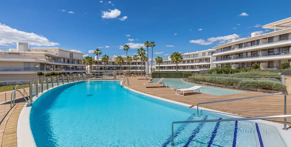 Продажа апартаментов на среднем этаже в Estepona 6