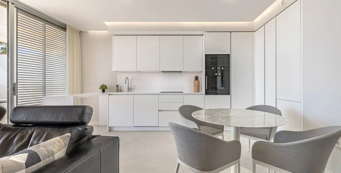 Продажа апартаментов на среднем этаже в Estepona 13