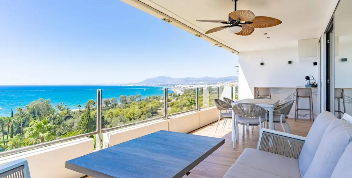 Venta de apartamento en planta media en Torre Real 1