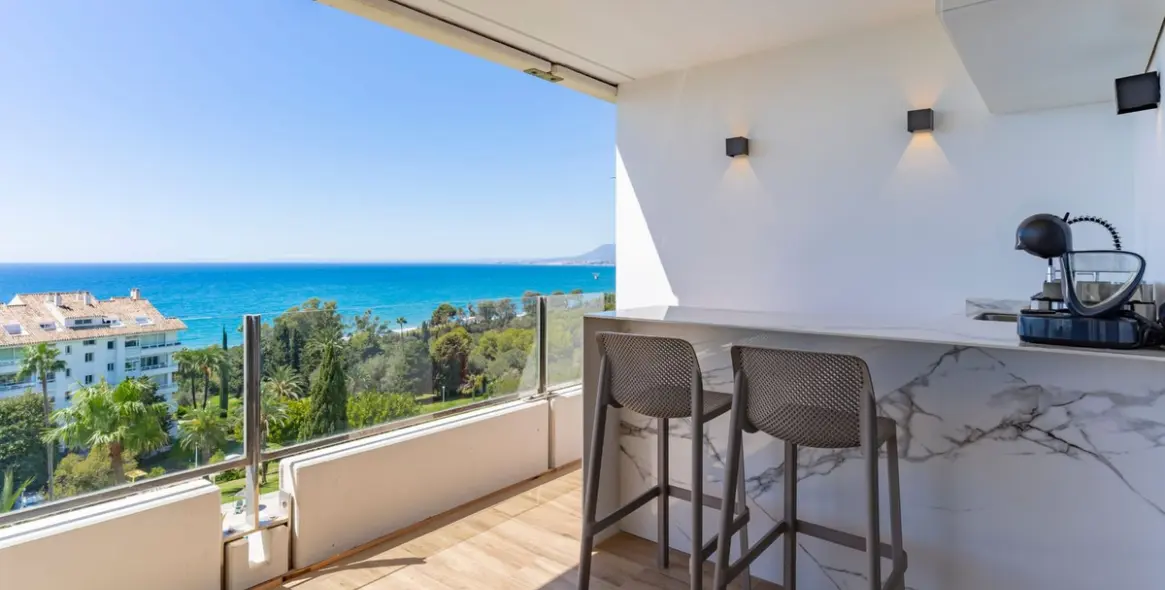 Venta de apartamento en planta media en Torre Real 4