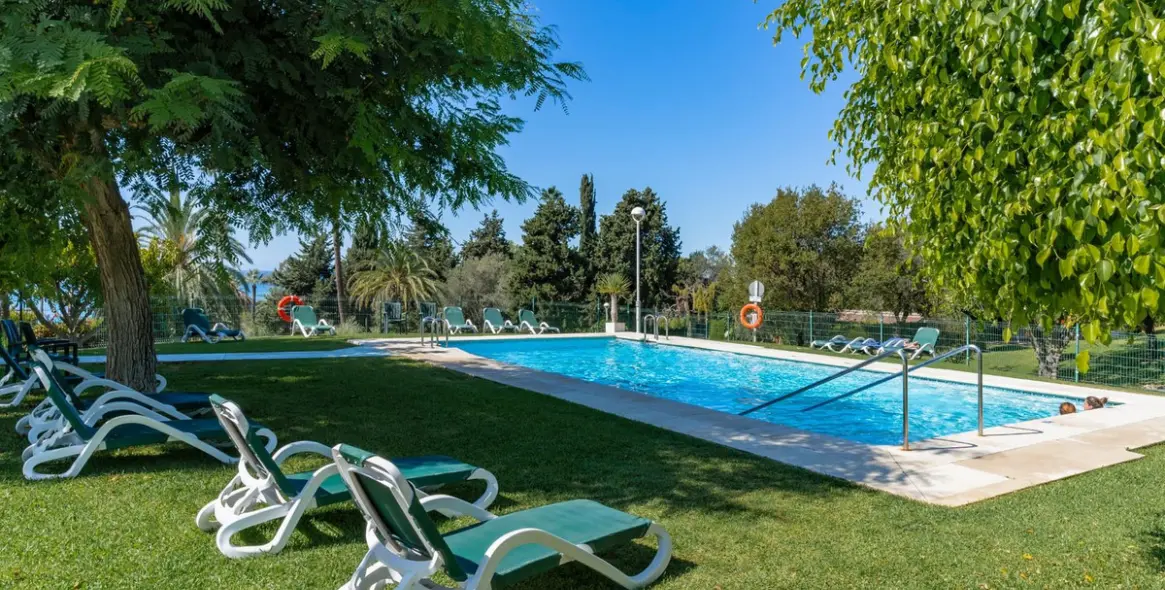 Venta de apartamento en planta media en Torre Real 11