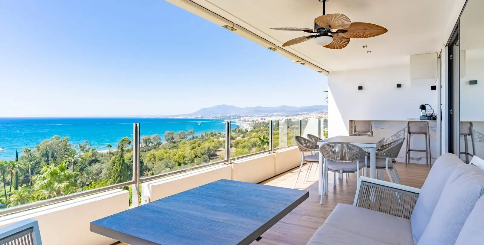 Venta de apartamento en planta media en Torre Real 1