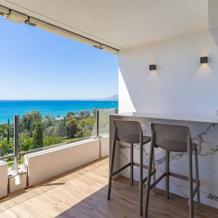 Venta de apartamento en planta media en Torre Real