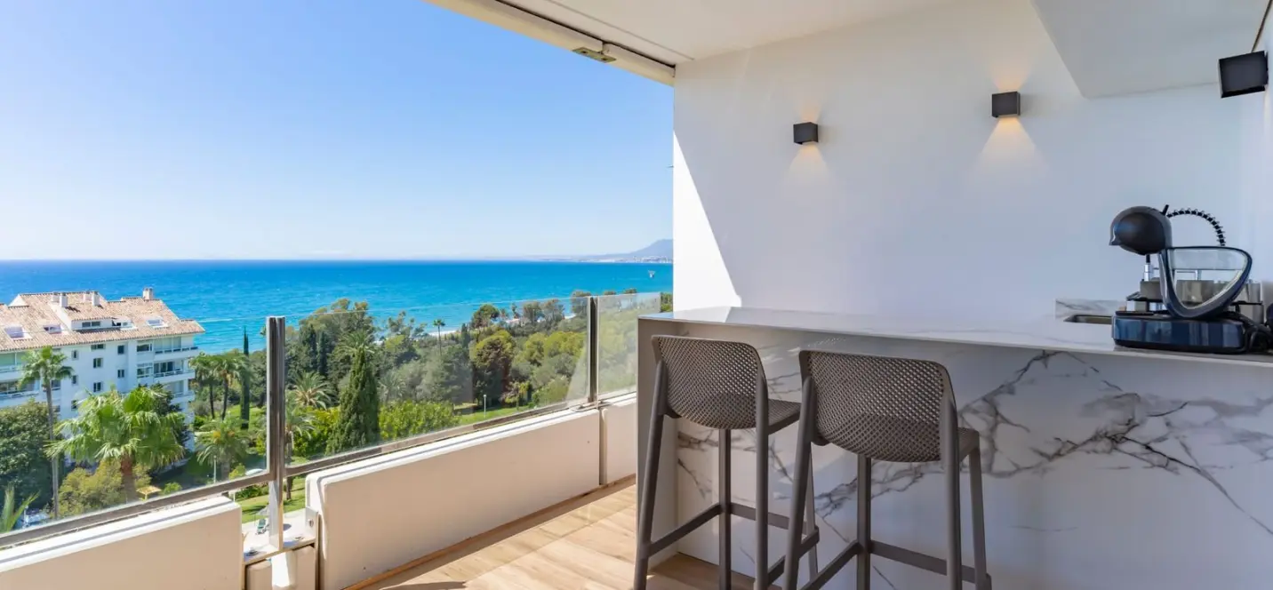 Venta de apartamento en planta media en Torre Real 3