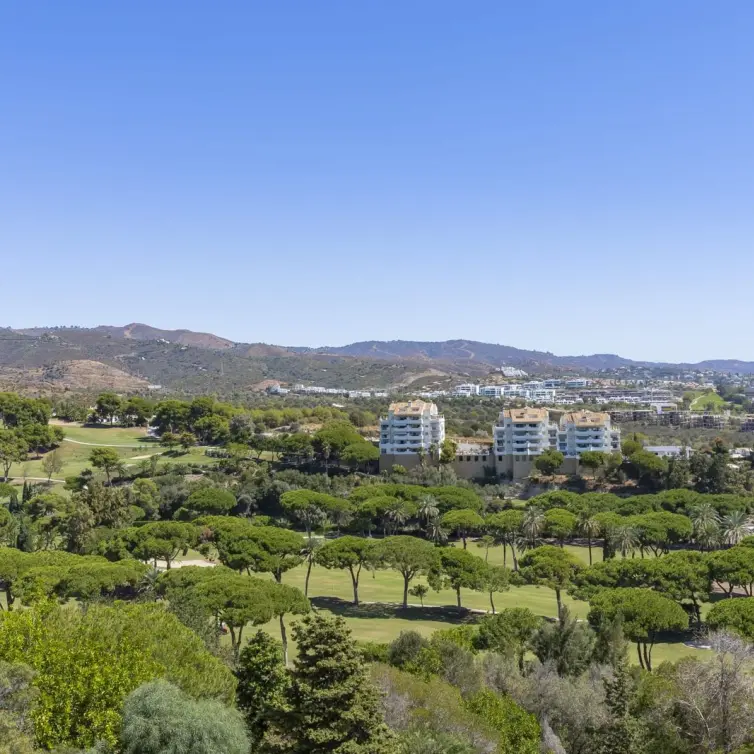 Venta de apartamento en planta media en Torre Real