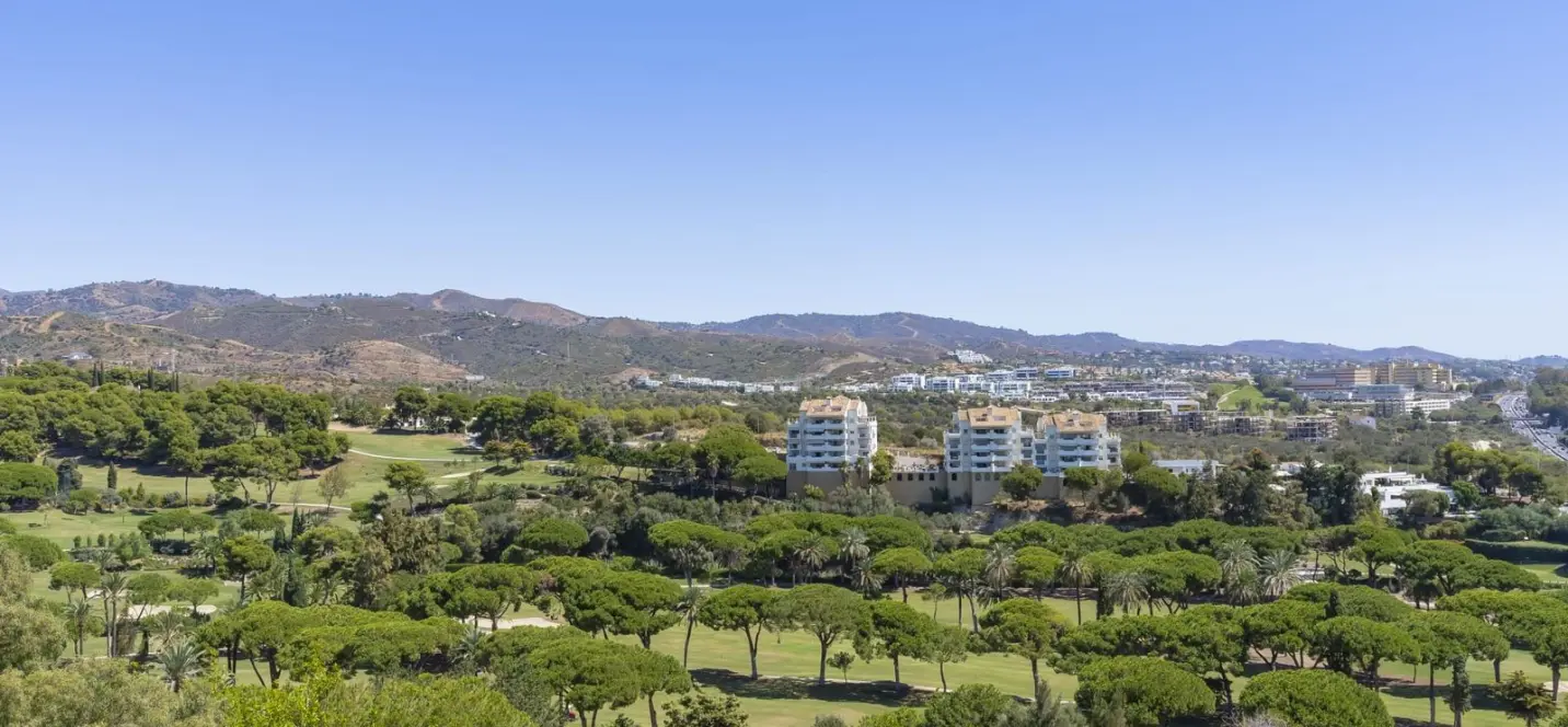 Venta de apartamento en planta media en Torre Real 4