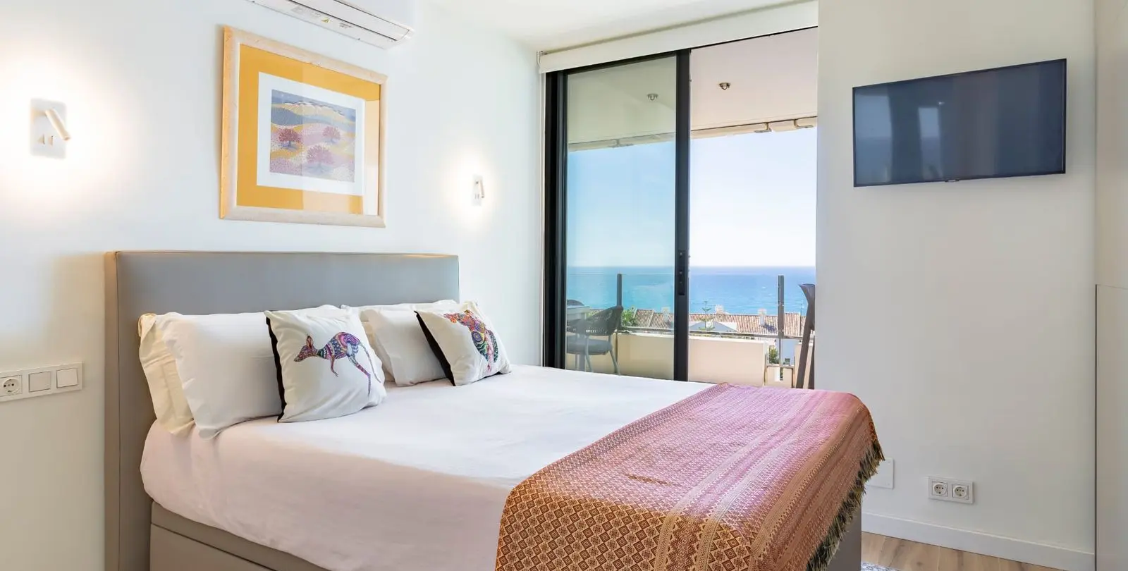 Venta de apartamento en planta media en Torre Real 14