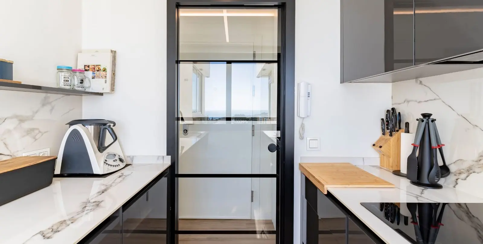 Venta de apartamento en planta media en Torre Real 15