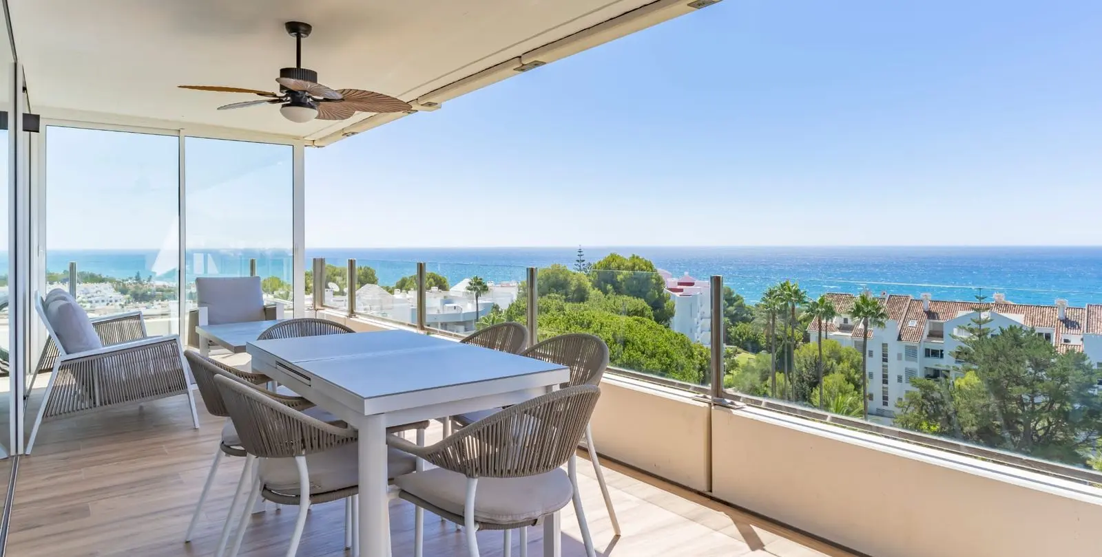 Venta de apartamento en planta media en Torre Real 19