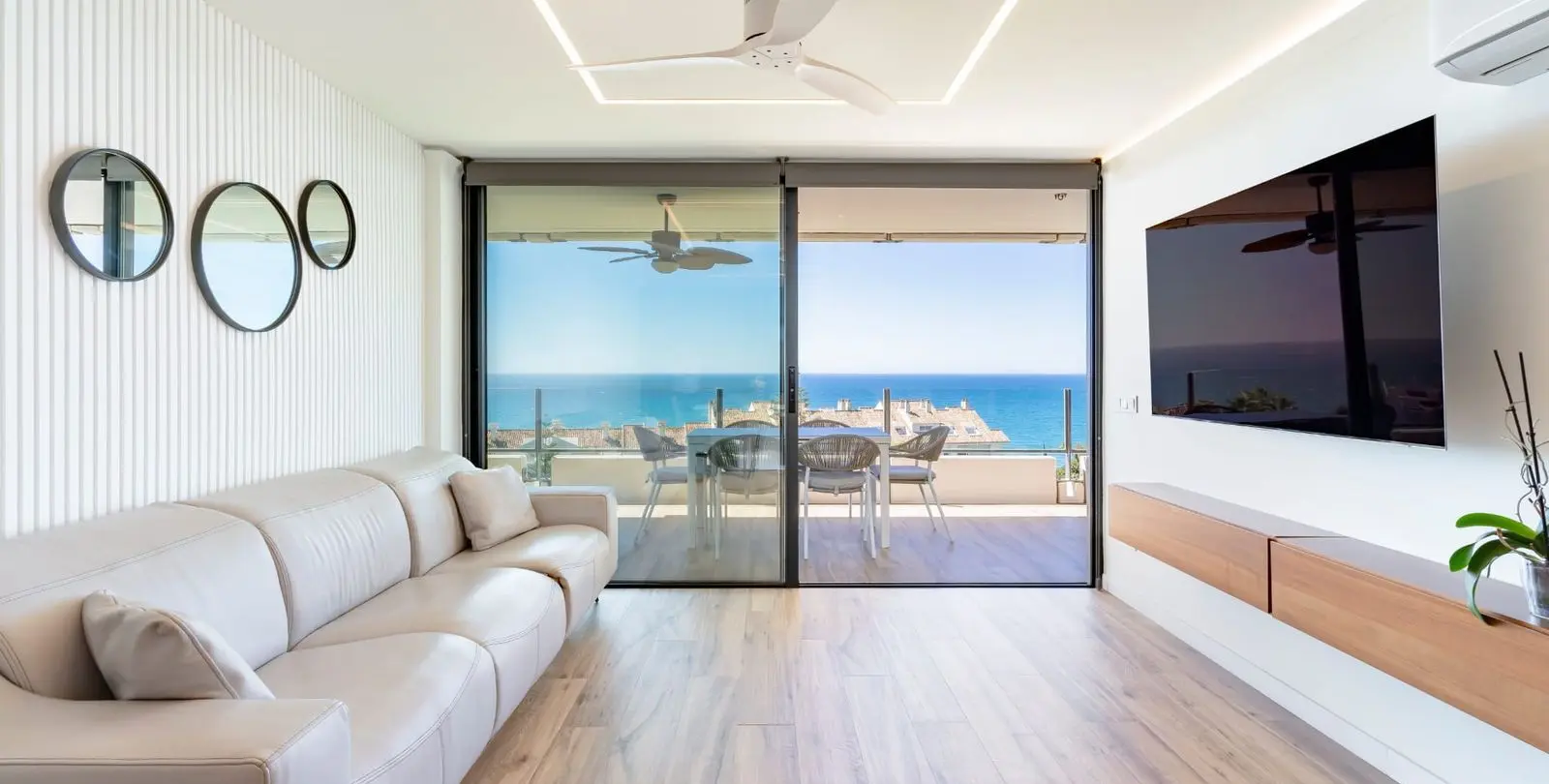 Venta de apartamento en planta media en Torre Real 20