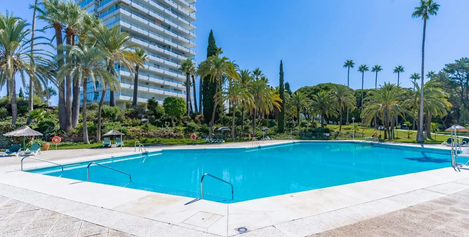 Sale of middle floor apartment in Torre Real 13