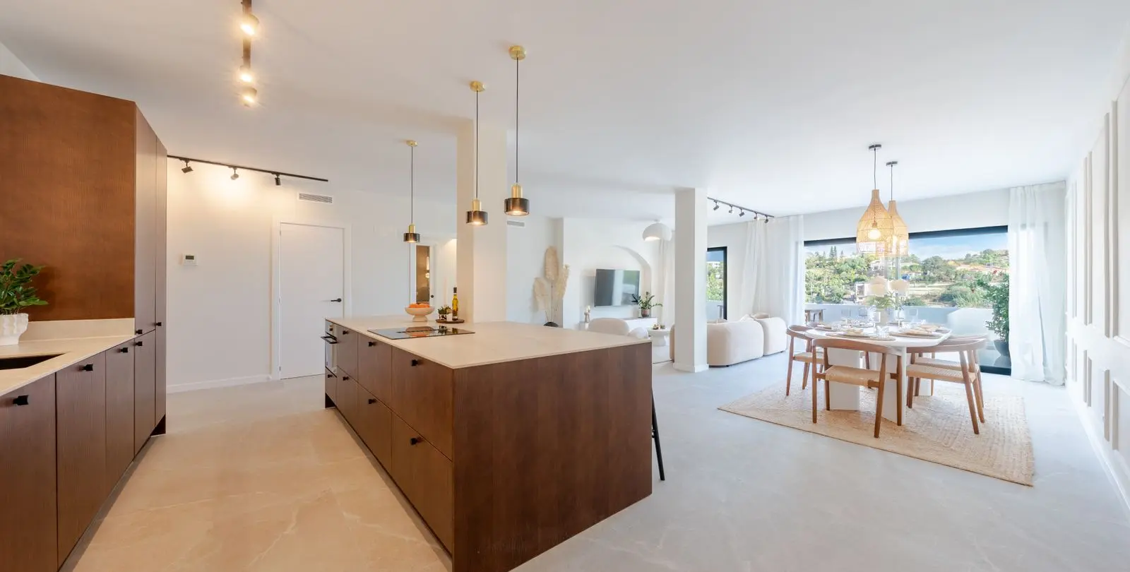 Venta de apartamento en planta media en La Quinta 2