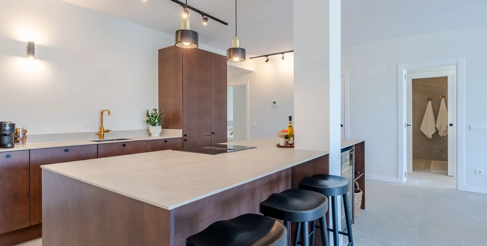 Venta de apartamento en planta media en La Quinta 3