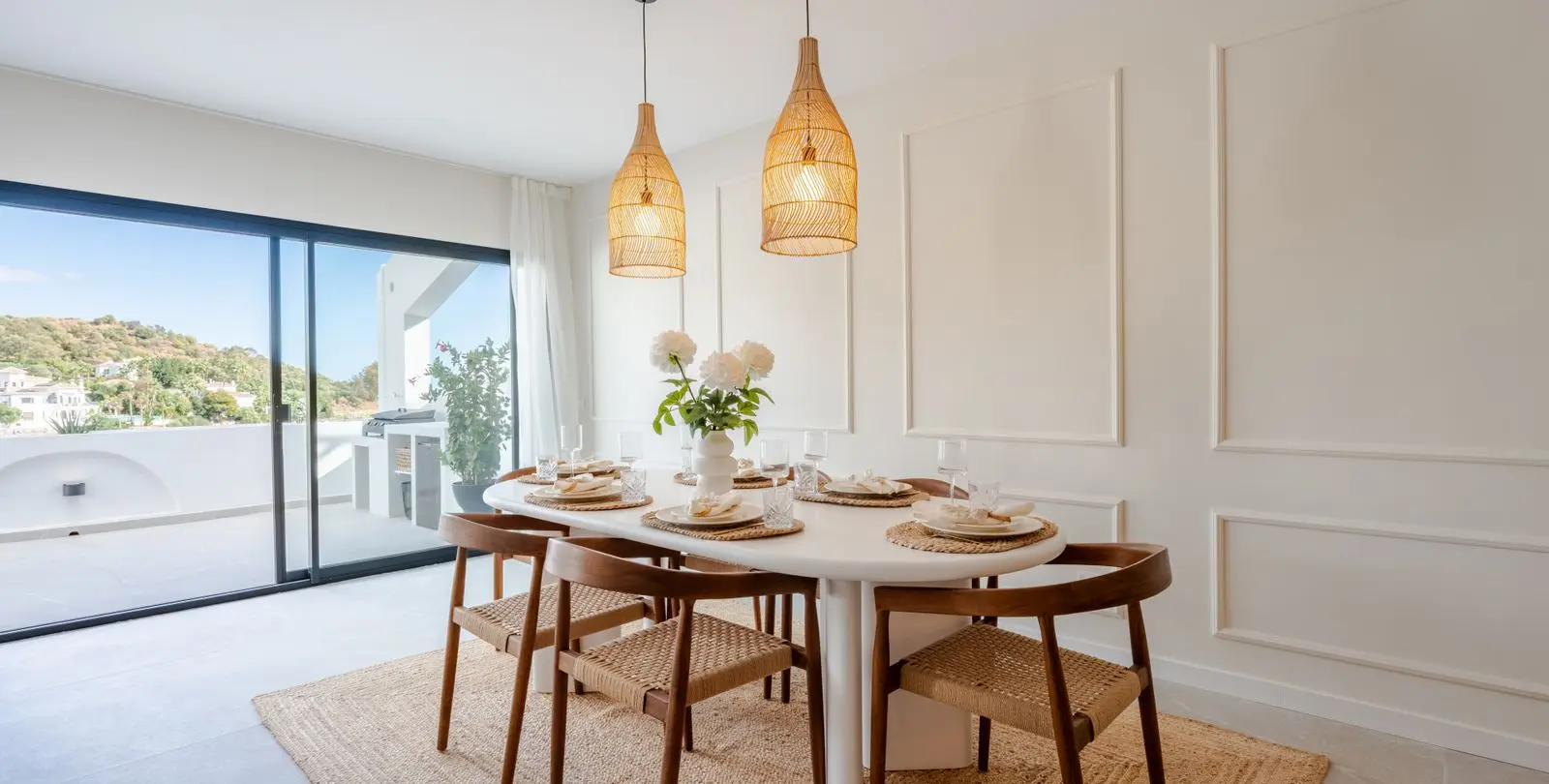 Venta de apartamento en planta media en La Quinta 7