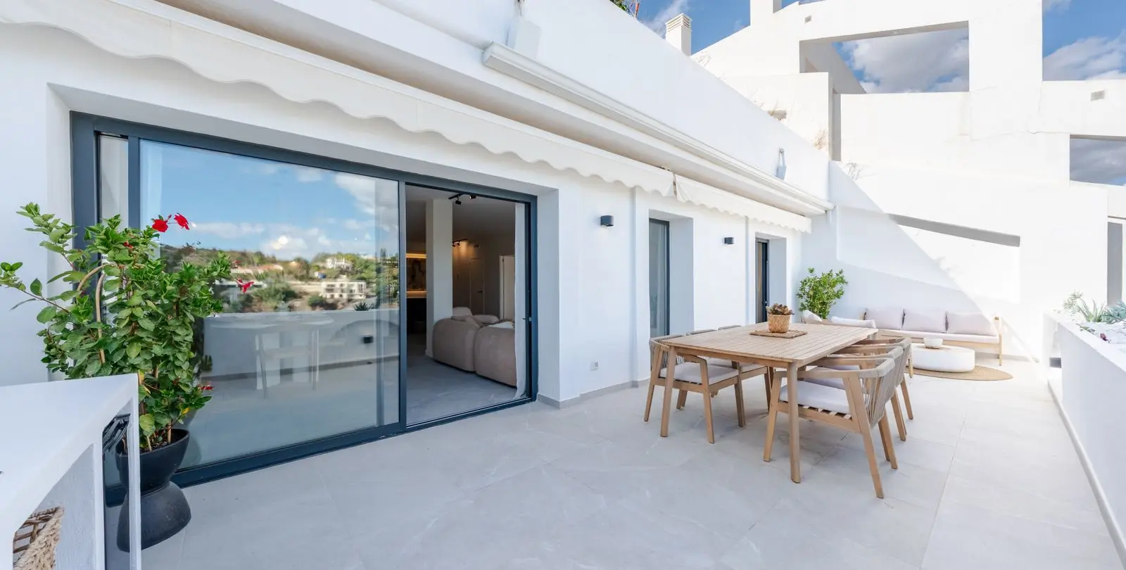 Venta de apartamento en planta media en La Quinta 10