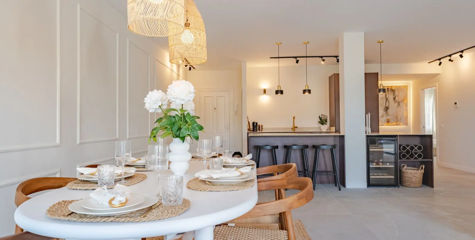 Venta de apartamento en planta media en La Quinta 12