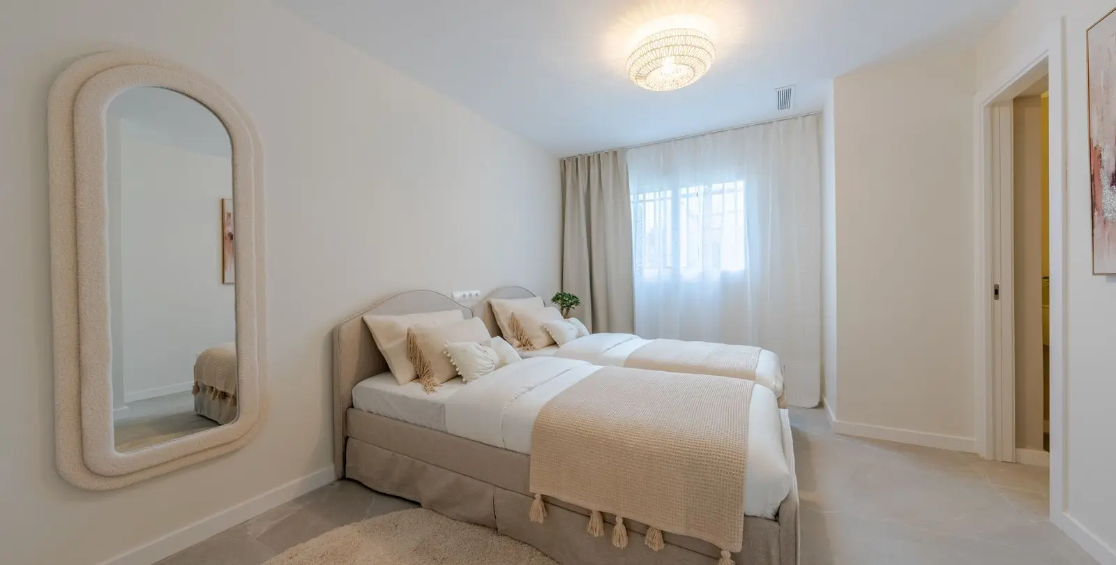 Venta de apartamento en planta media en La Quinta 14