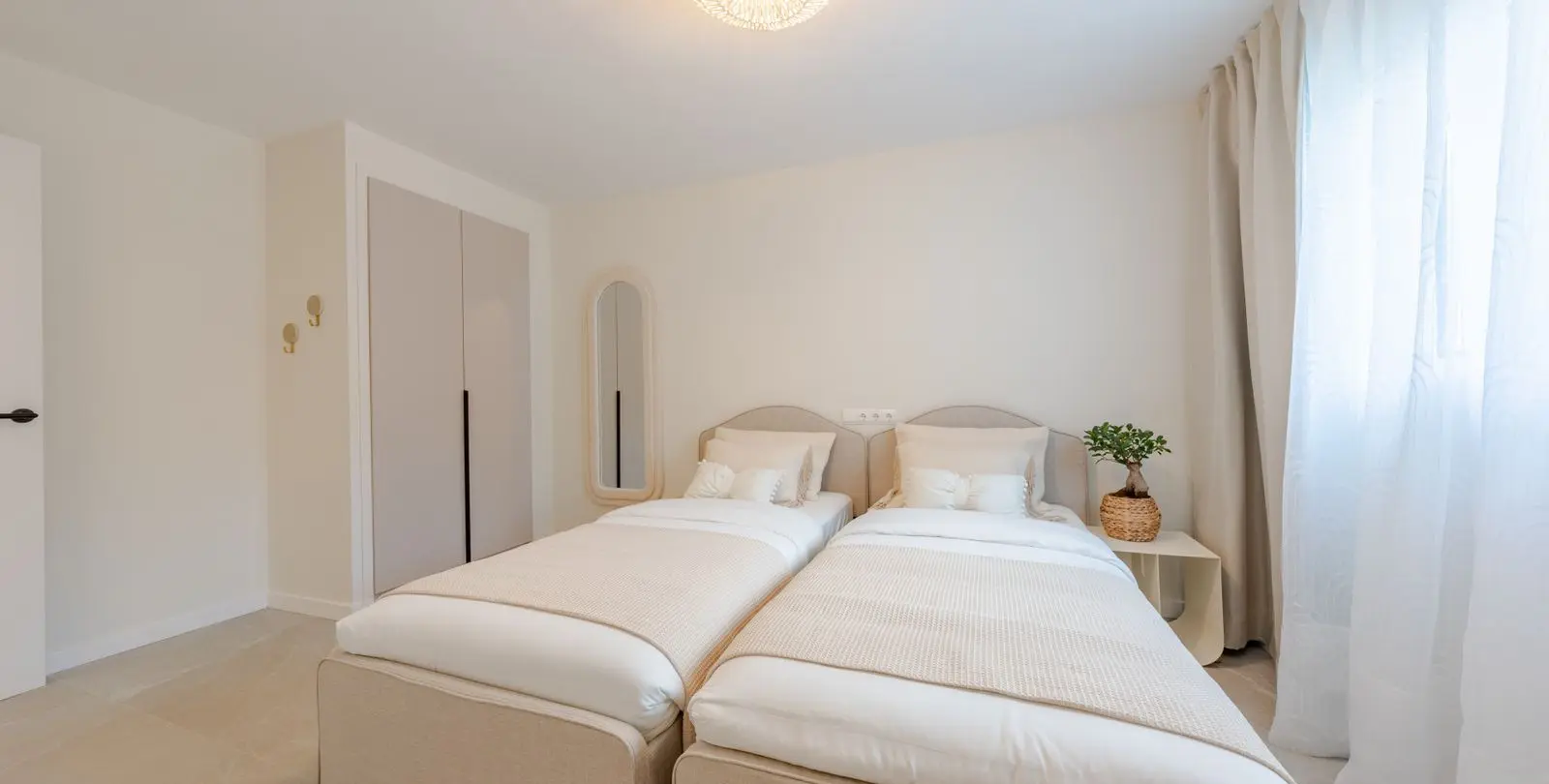 Venta de apartamento en planta media en La Quinta 15