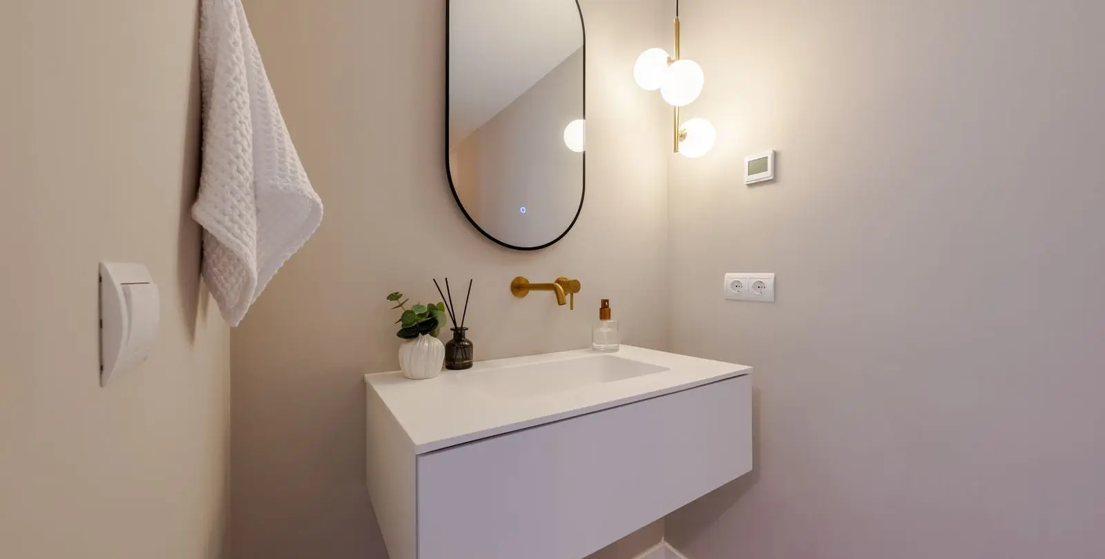 Venta de apartamento en planta media en La Quinta 16