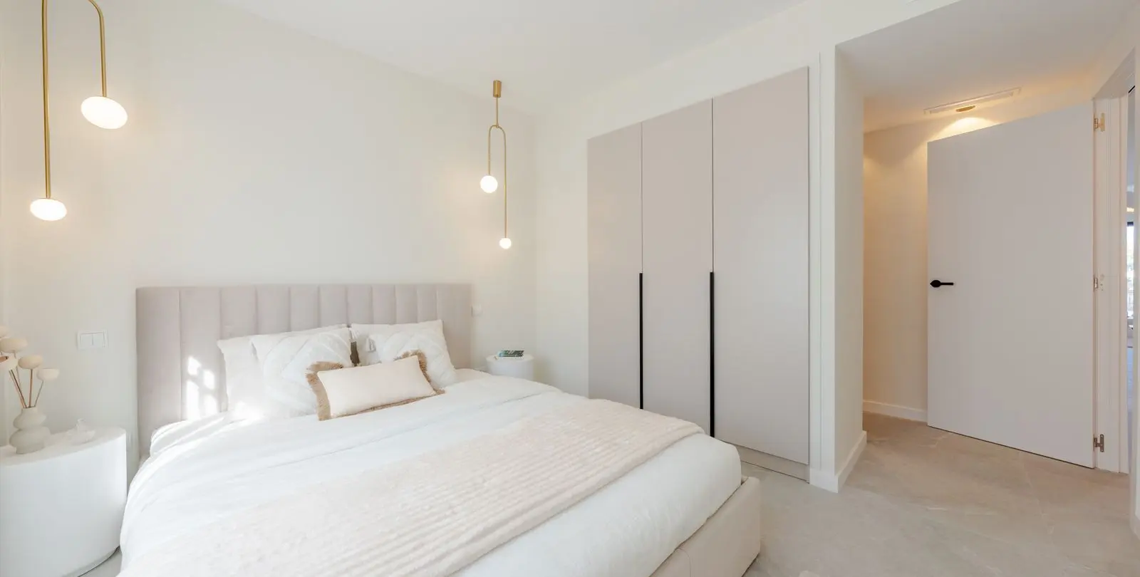 Venta de apartamento en planta media en La Quinta 20