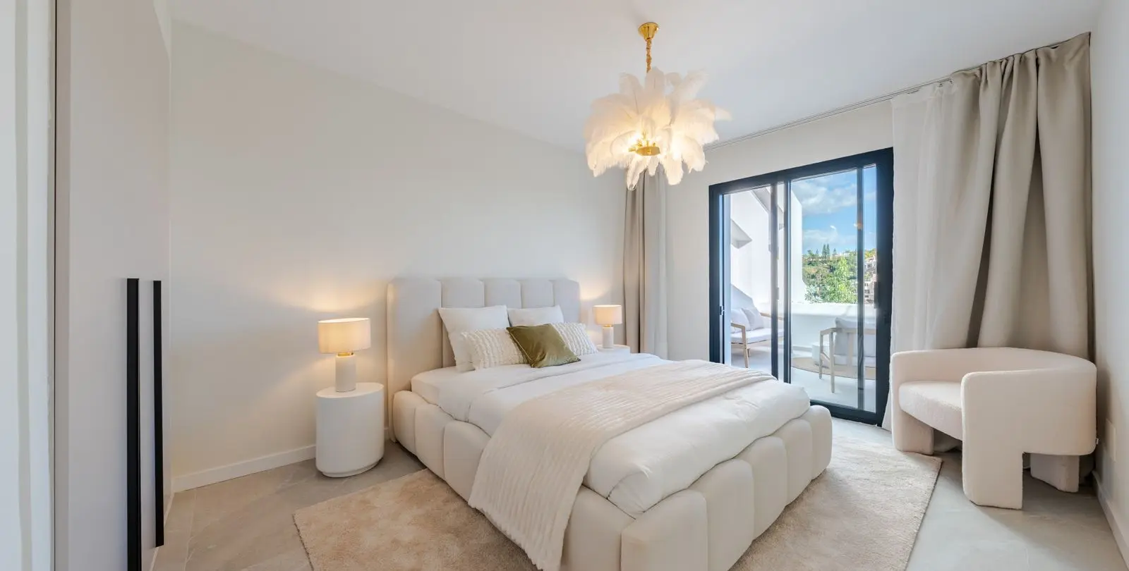 Venta de apartamento en planta media en La Quinta 24