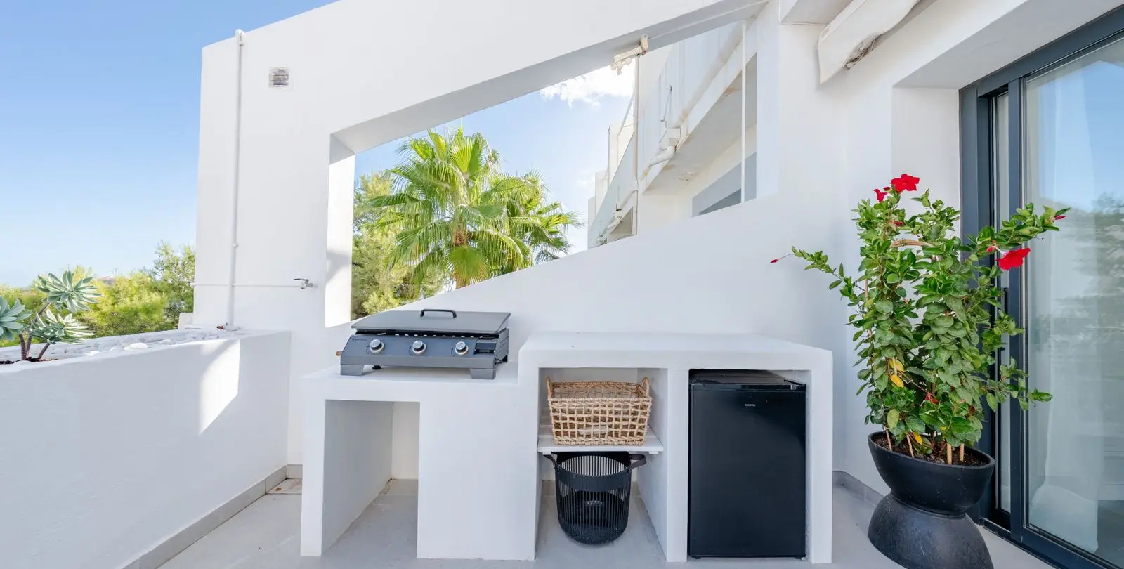 Venta de apartamento en planta media en La Quinta 27