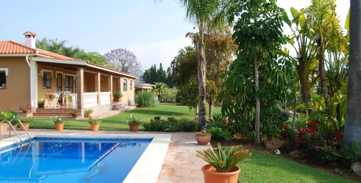 Sale of detached villa in Alhaurín de la Torre 1