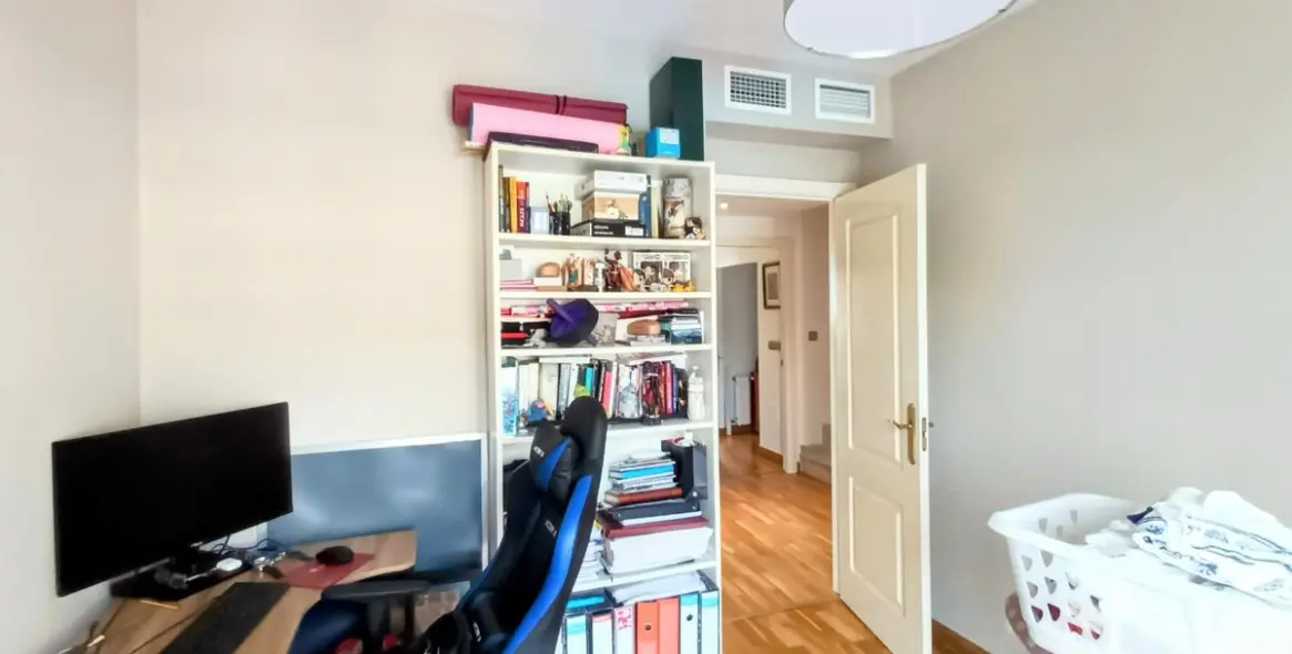 Продажа дома на две семьи в Guadalmar 25