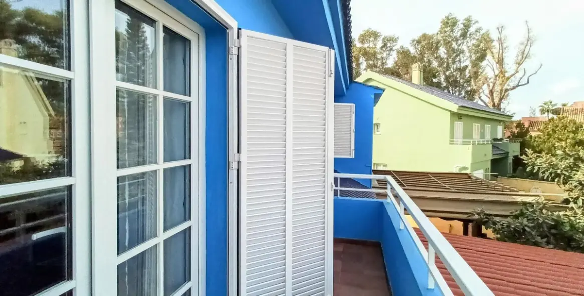 Продажа дома на две семьи в Guadalmar 26